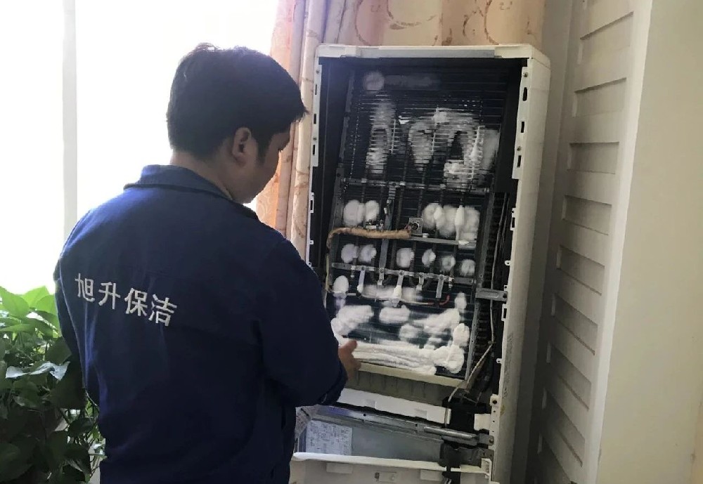 “空調耗電量飆升？深度清洗立省30%電費！”